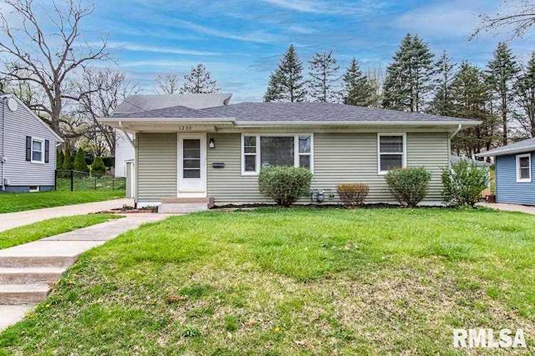 1230 25th St Bettendorf, IA 52722 | MLS QC4242143 Photo 1