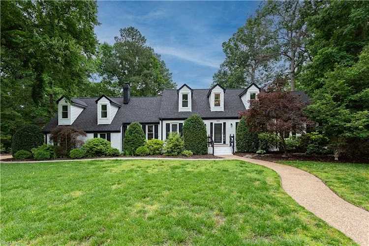 825 Moultrie Ct Virginia Beach, VA 23455