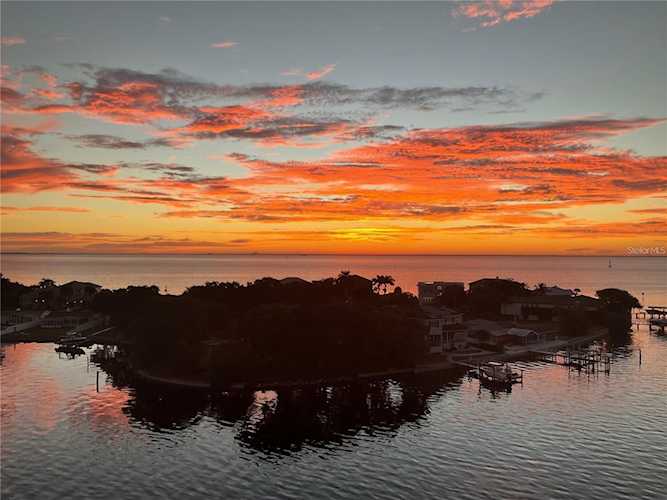 1365 Snell Isle Blvd NE #8D St. Petersburg, FL 33704