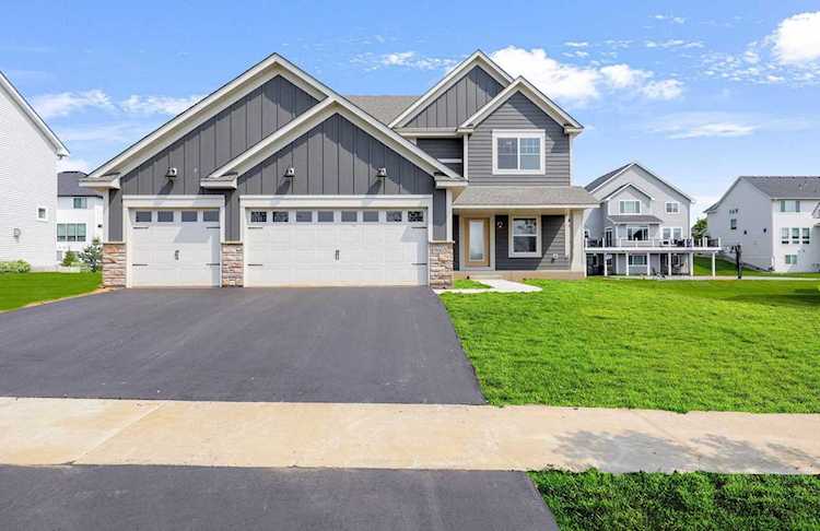 9605 West Wind Trail Woodbury, MN 55129
