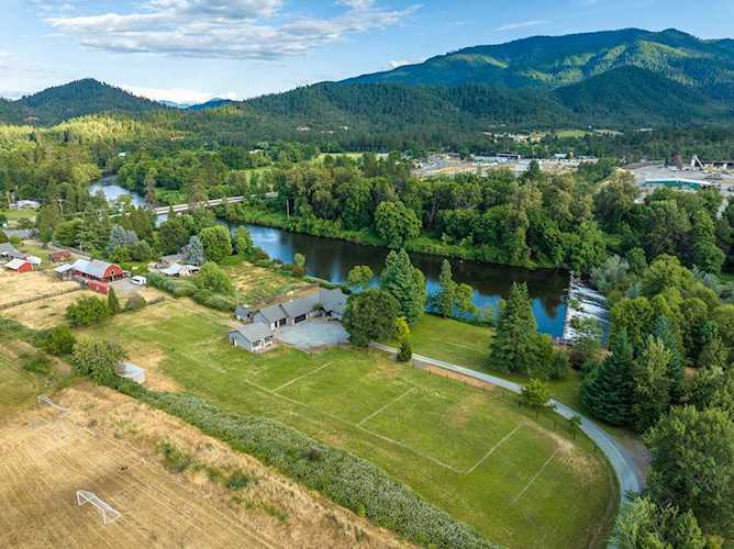8442 New Hope Rd Grants Pass Josephine OR 97527 Photo 1