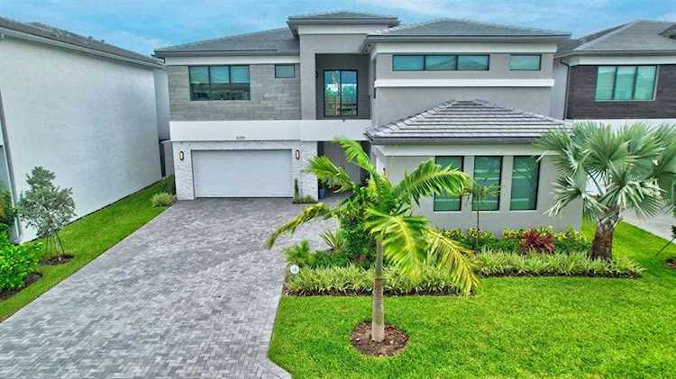 8299 Fishhawk Falls Court Boca Raton, FL 33496