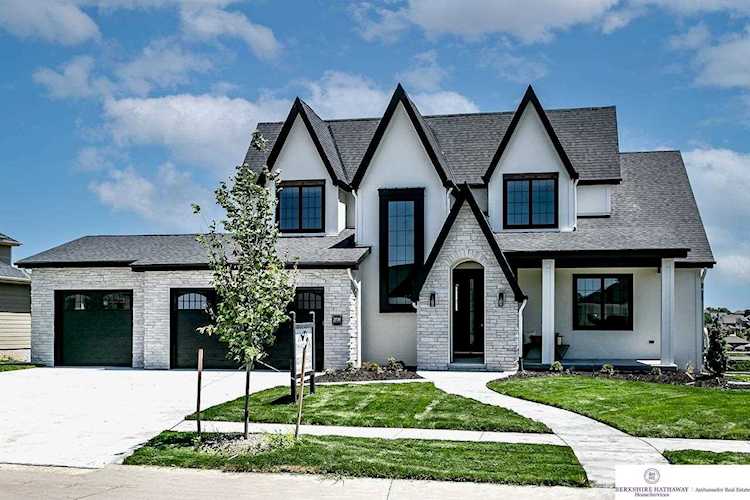 2731 N 181st St Elkhorn, NE 68022
