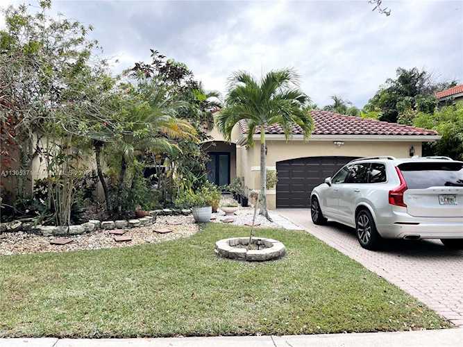 523 Stonemont Dr Weston, FL 33326