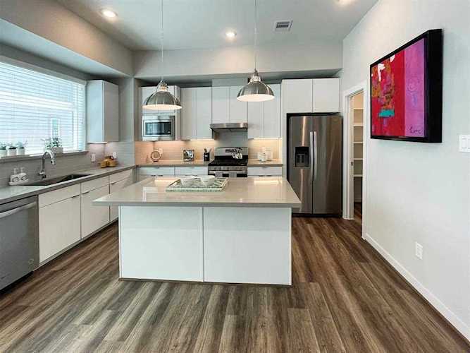 5819 Fairdale Ln Houston, TX 77057