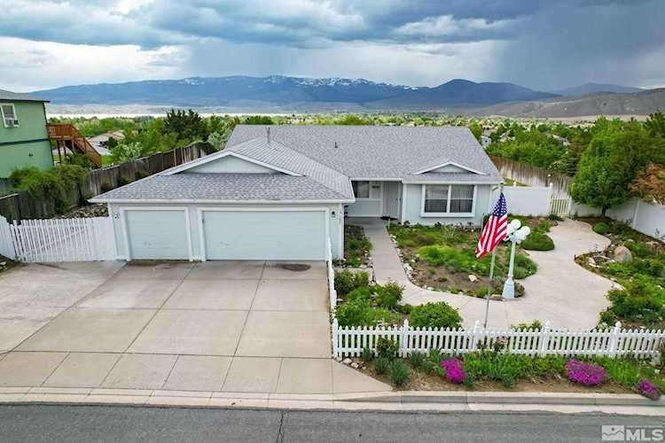 17195 Magnetite Dr, Reno, NV 89508 – PHOTOS – MLS #230005601 Photo 1