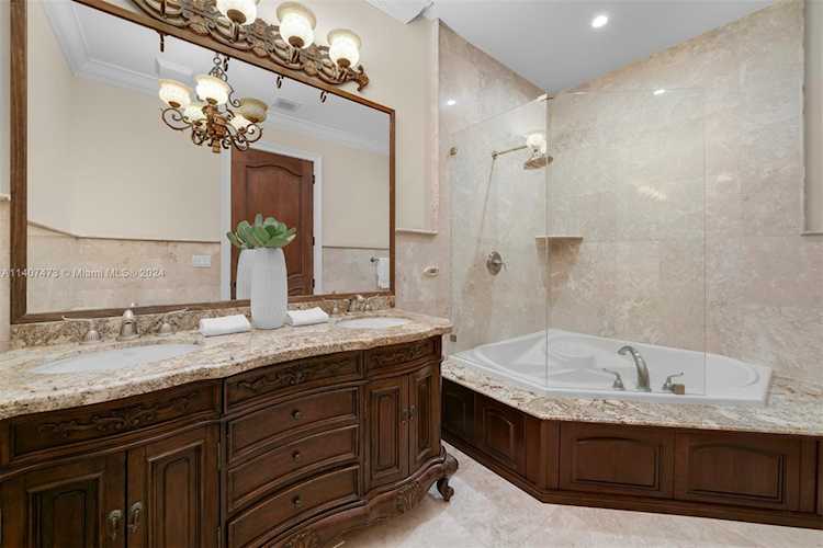 5875 SW 129th Ter Pinecrest, FL 33156