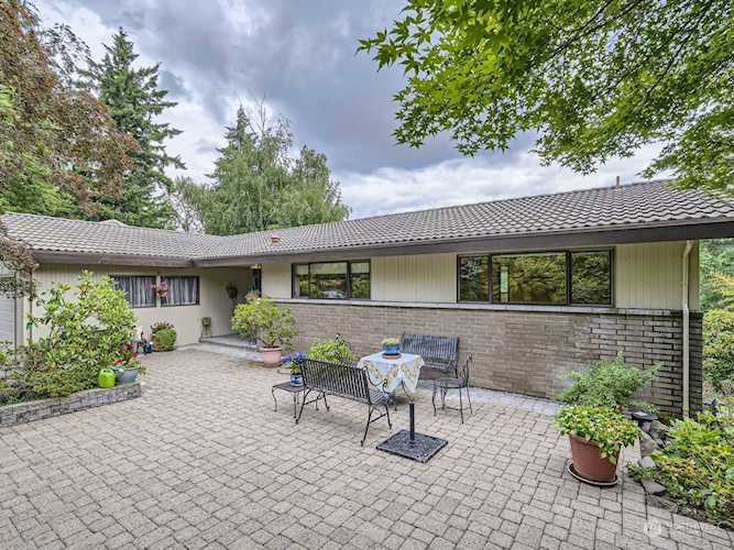 812 145th Place SE Bellevue, WA 98007 | MLS® 2126684 Photo 1