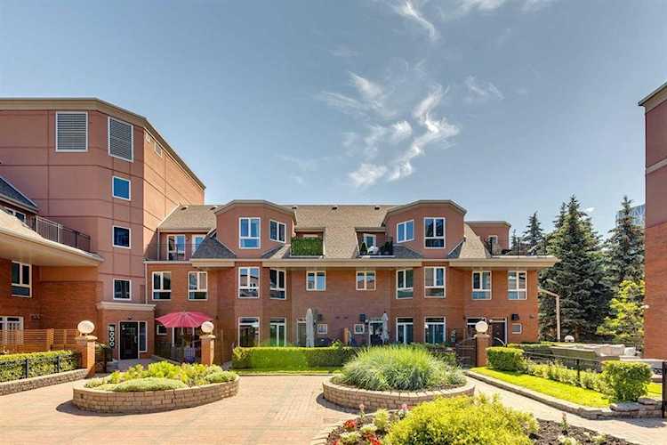 400 Eau Claire Ave SW #7201 Calgary, AB T2P 4X2