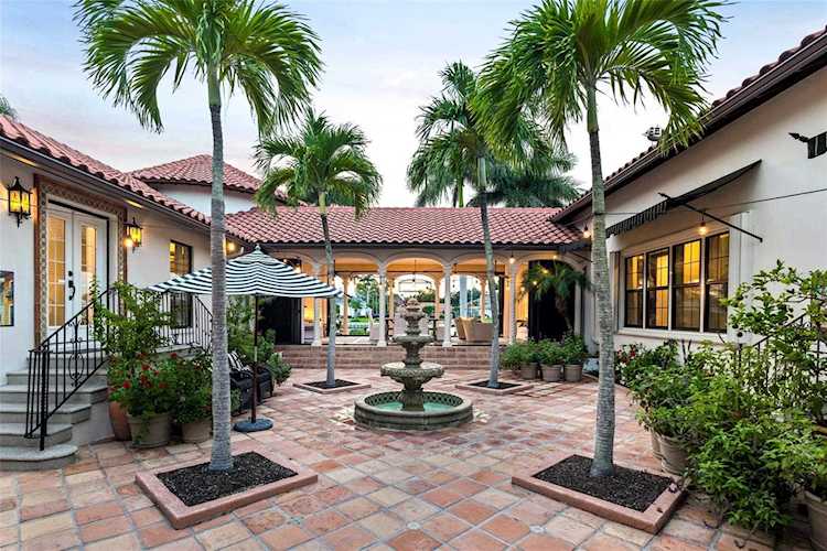 443 E Royal Flamingo Dr Sarasota, FL 34236