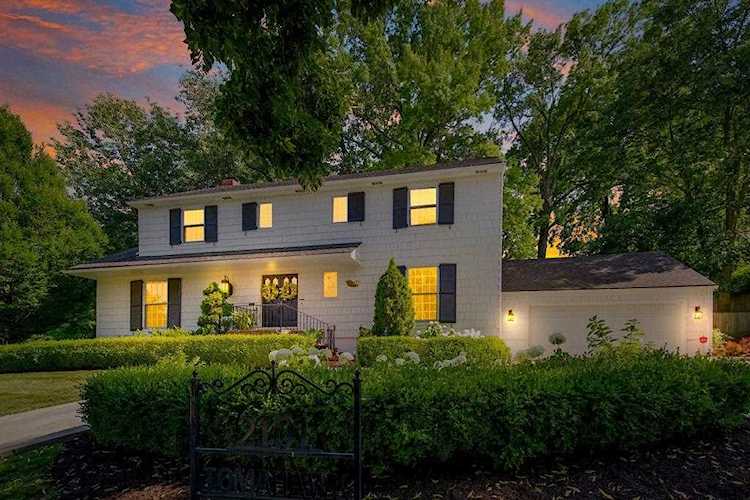 2101 Tomahawk Rd Mission Hills, KS 66208