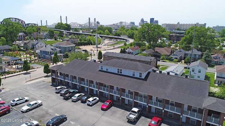 124 W Chestnut St #13, Jeffersonville, IN 47130 - River Pointe $135,000 Photo 1
