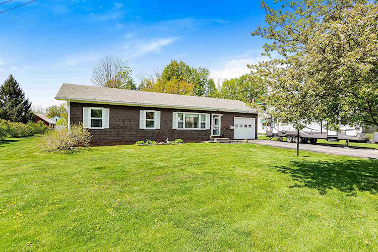 71 Munsill Ave Bristol, VT 05443 | MLS 4952212 Photo 1