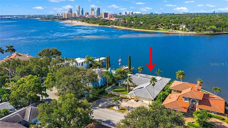 2 Brightwaters CIRCLE NE St. Petersburg, FL 33704