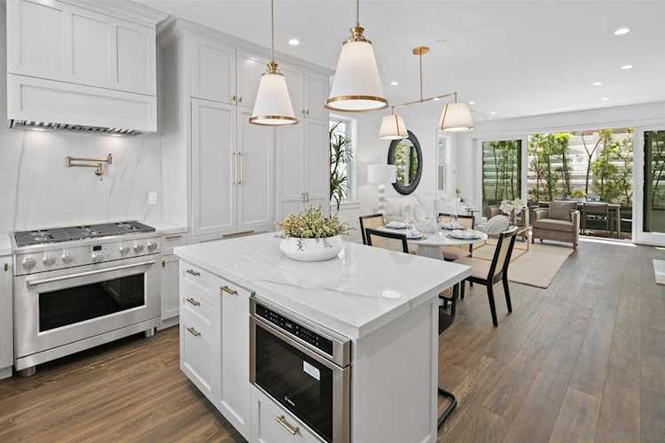 556 G Ave Coronado, CA 92118
