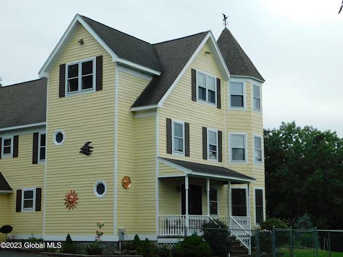 37 Lashway Ln East Greenbush, NY 12061