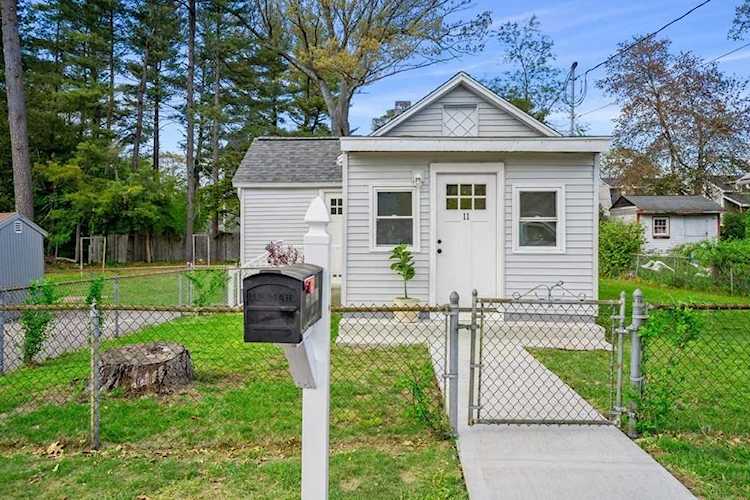 11 Autumn St Billerica, MA 01821 | MLS 73111476 Photo 1