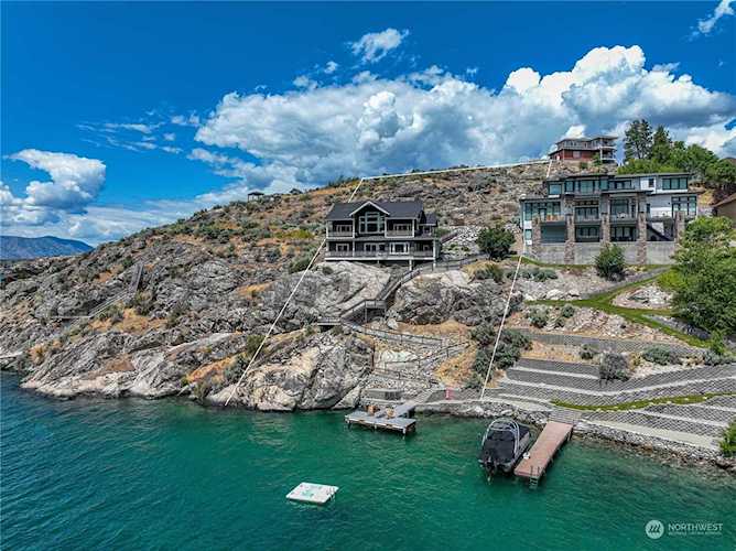 220 Brimstone Ln Chelan, WA 98816
