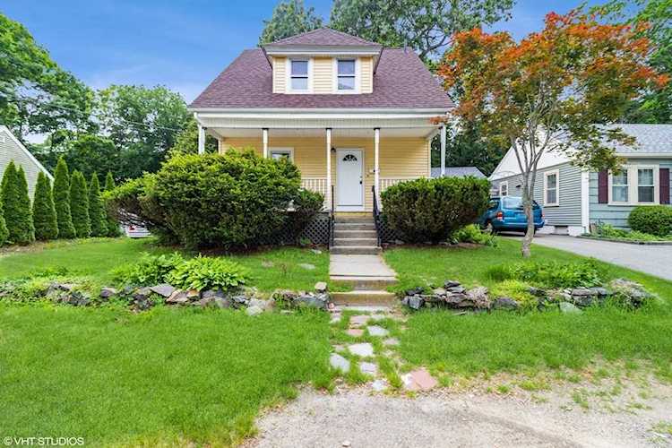 32 Oneida Ave Brockton, MA 02301