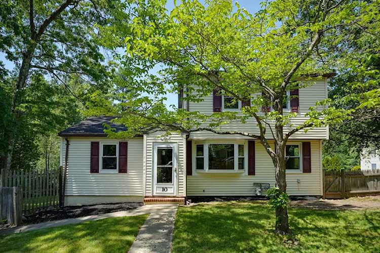 10 Old Colony Rd Burlington, MA 01803 | MLS 73119562 Photo 1