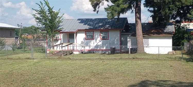 103 San Jacinto ST Smithville, TX 78957