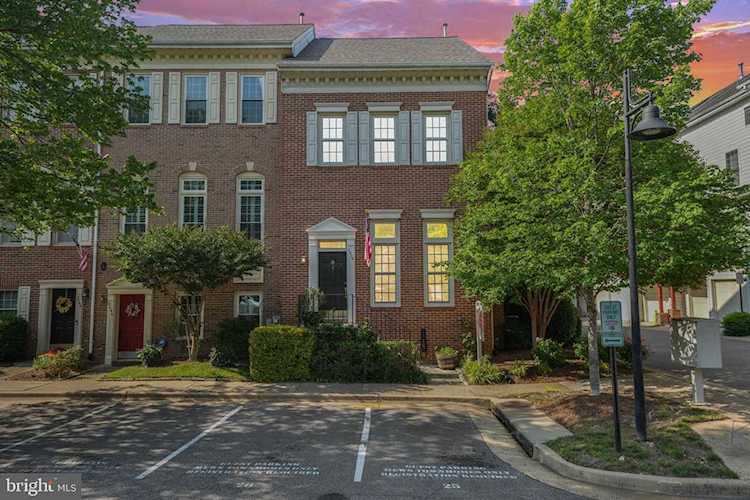 2410 Garnett Dr Alexandria, VA 22311 | MLS VAAX2024288 Photo 1