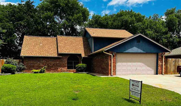 3006 NE Stratford Cir Lawton, OK 73507