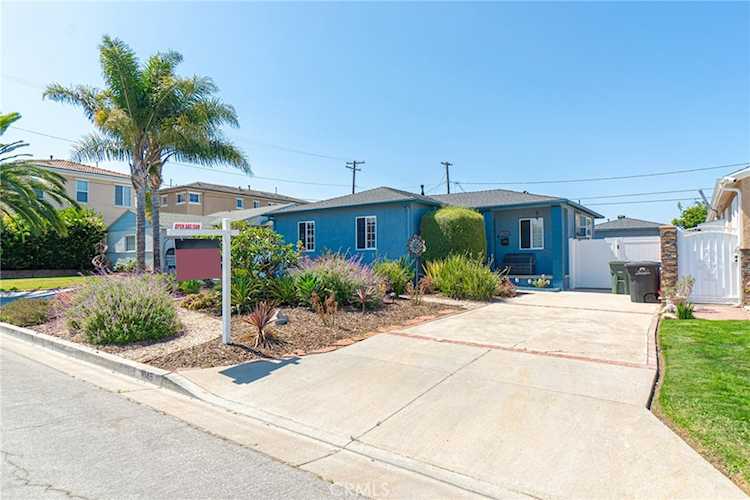 1045 W 227th St Torrance, CA 90502 | MLS PV23055446 Photo 1