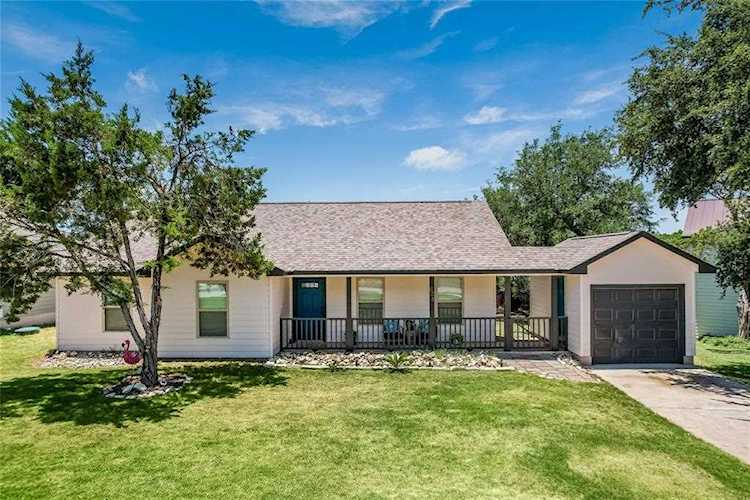 604 Whispering Hollow CIR Point Venture, TX 78645
