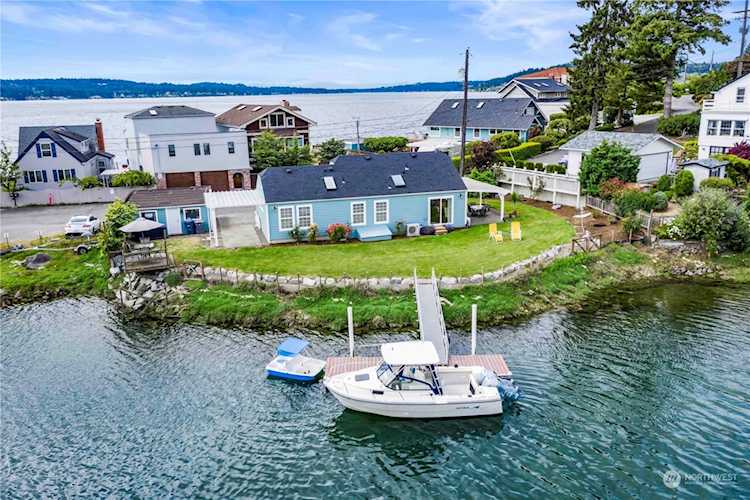 2401 Day Island Blvd W University Place, WA 98466