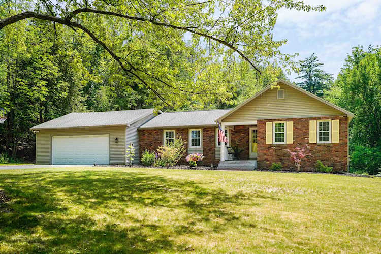 5 Camelot Dr Bedford, NH 03110 | MLS 4955161 Photo 1