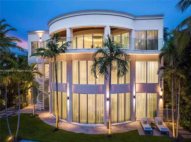 5785 Pine Tree Dr Miami Beach, FL 33140