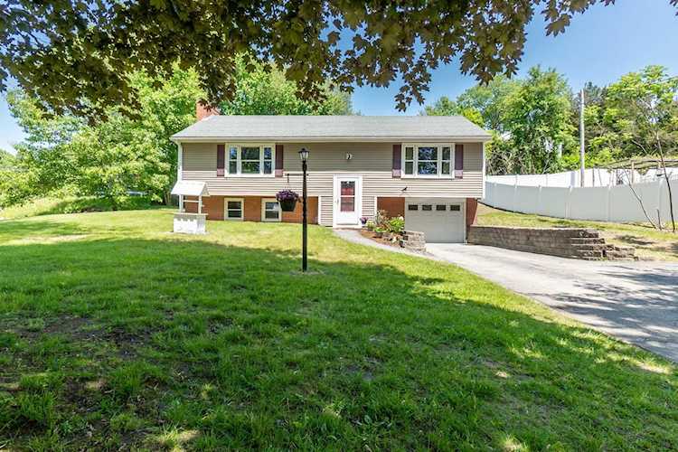 39 ster St Hudson, NH 03051 MLS 4955096