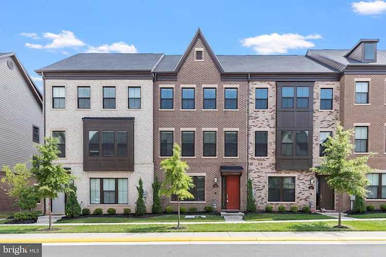 3079 Alan Shepard St Herndon, VA 20171 | MLS VAFX2128974 Photo 1