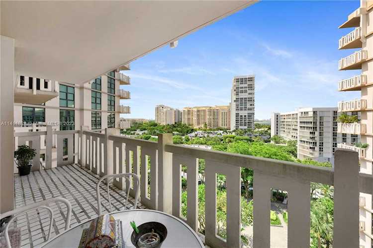 1121 Crandon Blvd #E804 Key Biscayne, FL 33149