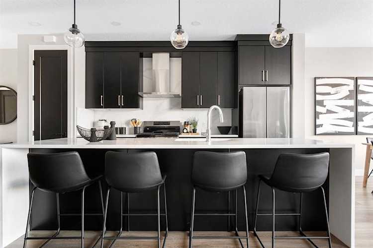 82 Royal Elm Green NW Calgary, AB T3G 0G8