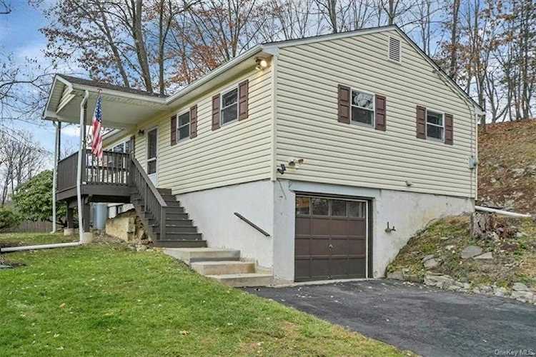 27 Fox Rd Hopewell Junction, NY 12533 | MLS H6222313 Photo 1