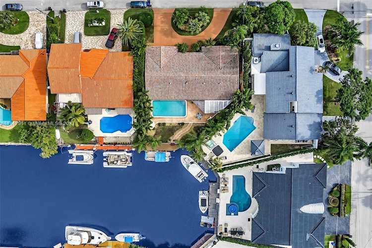 16414 NE 33rd Ave North Miami Beach, FL 33160