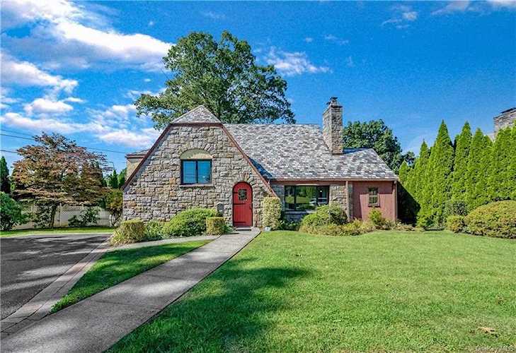 1 Berkshire Rd Yonkers, NY 10710 | MLS H6212655 Photo 1