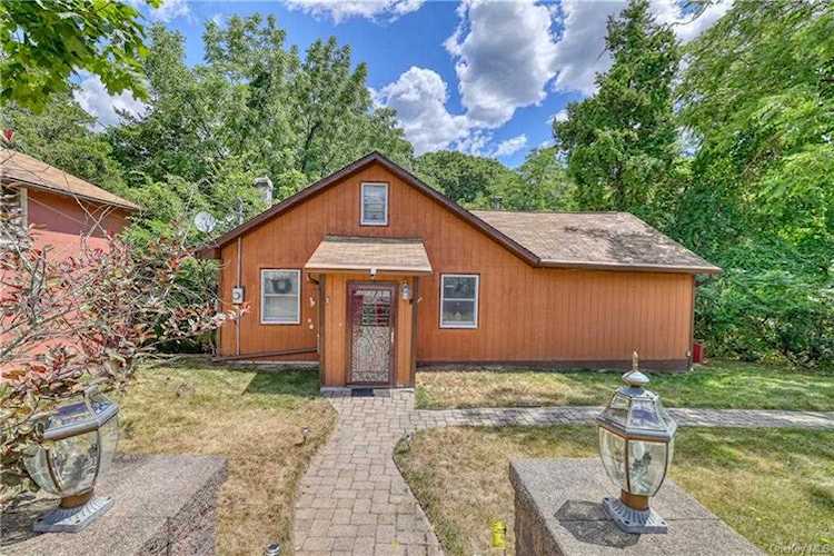 524 Fostertown Rd Newburgh, NY 12550 | MLS H6181670 Photo 1