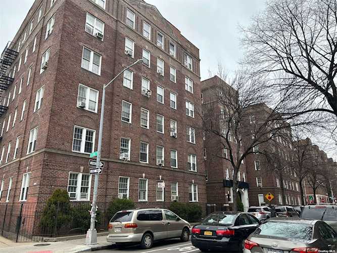 88-11 Elmhurst Ave #D4 Elmhurst, NY 11373