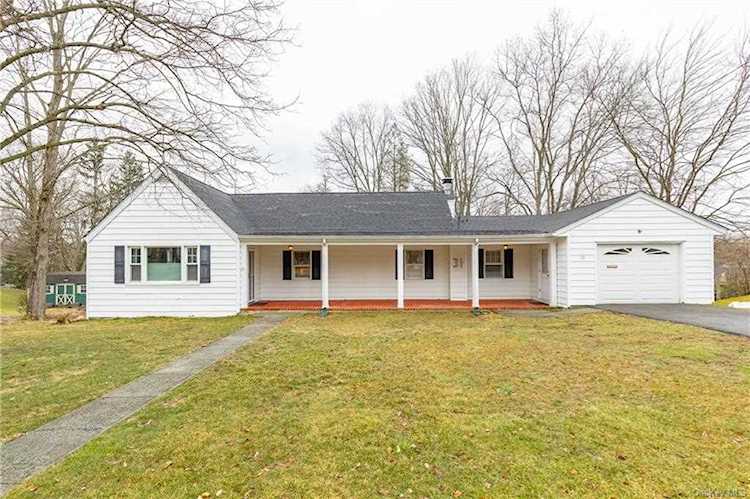 16 Elmendorf Dr Poughkeepsie, NY 12603 | MLS H6237499 Photo 1