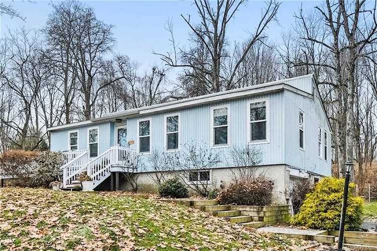 18 Hudson Bluff Circle Marlboro, NY 12542 | MLS H6224677 Photo 1