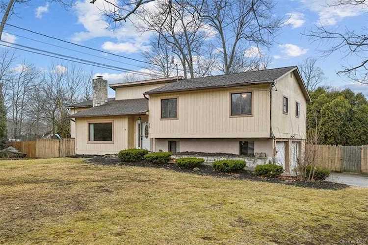 20 Rockwood Dr Newburgh, NY 12550 | MLS H6236744 Photo 1