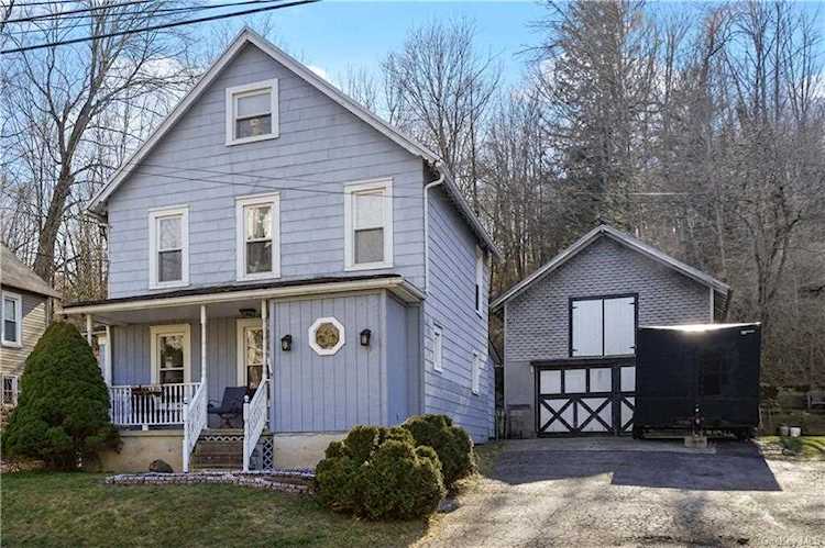 19 1st Ave Unionville, NY 10988 | MLS H6232882 Photo 1