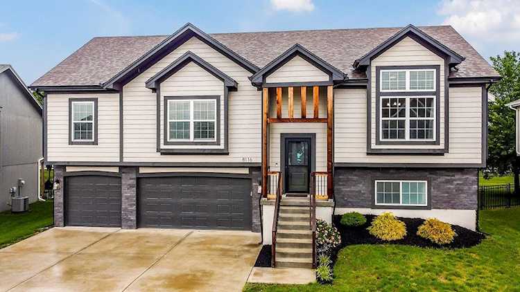 8116 Holly Dr Blue Springs, MO 64014 | MLS 2438215 Photo 1