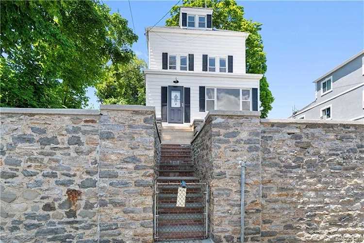 29 Hart Ave Yonkers, NY 10704 | MLS H6253353 Photo 1