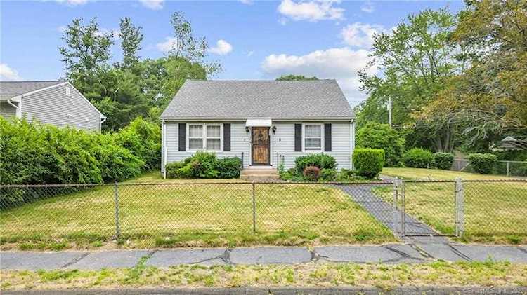 172 Foxon Blvd East Haven, CT 06513 | MLS 170577898 Photo 1