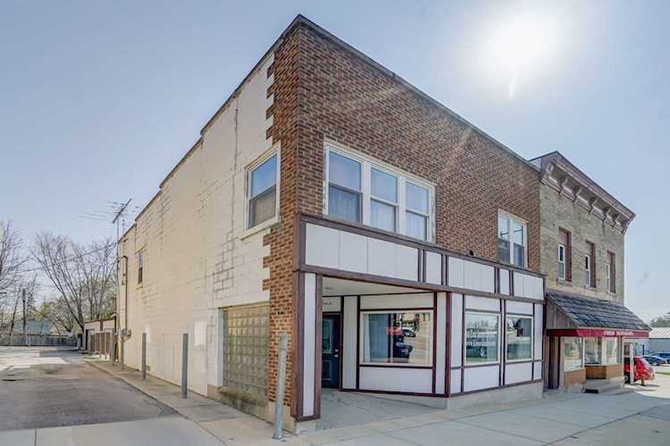 141 E James St Columbus, WI 53925