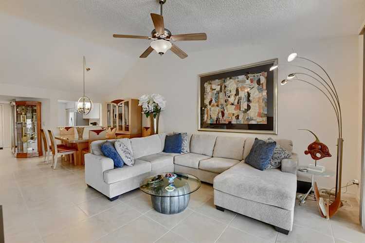 7485 Glendevon Lane #1107 Delray Beach, FL 33446